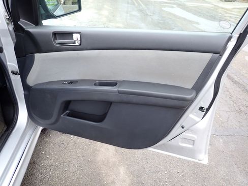 Used 2011 Nissan Sentra 2.0 SR w/ Convenience Pkg image 19