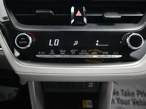 Used 2022 Toyota Corolla Cross LE image 69