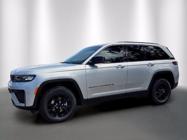 New 2026 Jeep Grand Cherokee Altitude RWD image 2