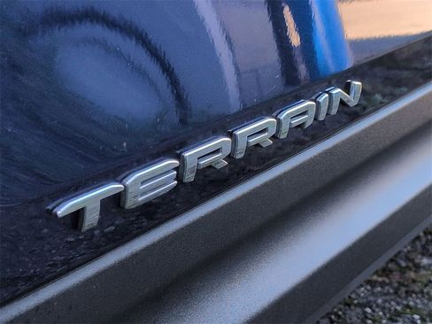 Used 2023 GMC Terrain SLE w/ Driver Convenience Package image 31