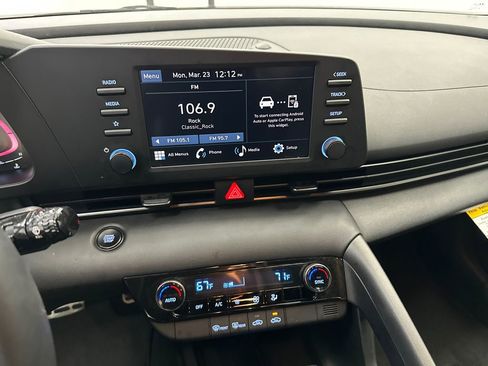 Certified 2025 Hyundai Elantra Sport image 22