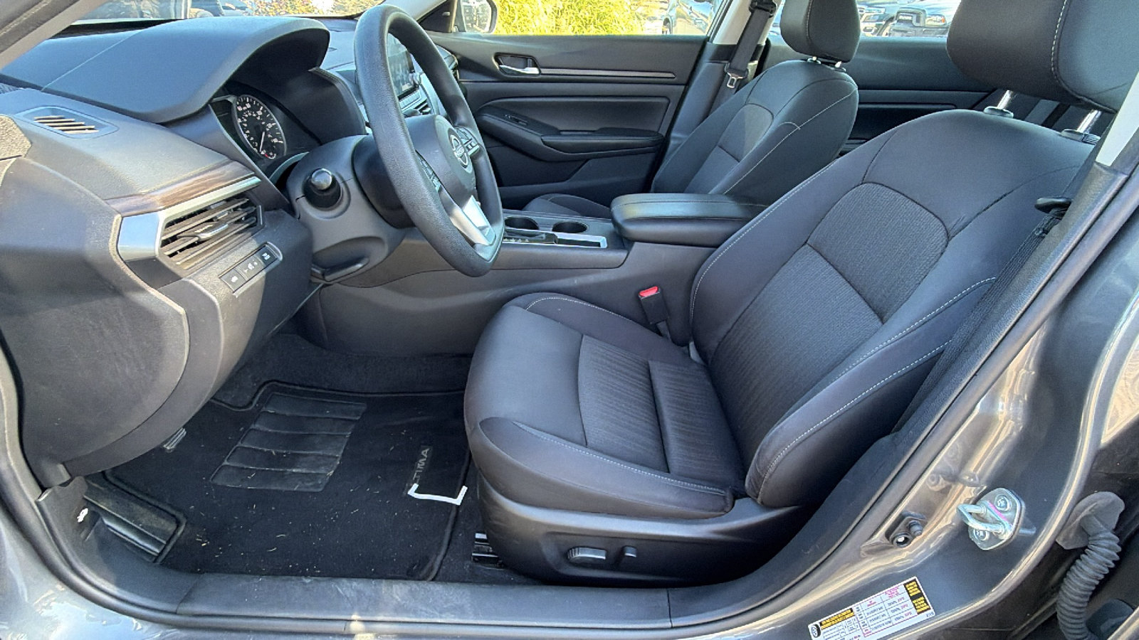 Used 2025 Nissan Altima 2.5 SV FWD image 16