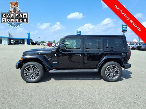 Used 2023 Jeep Wrangler Unlimited Sahara w/ Cold Weather Group AWD/4WD image 2