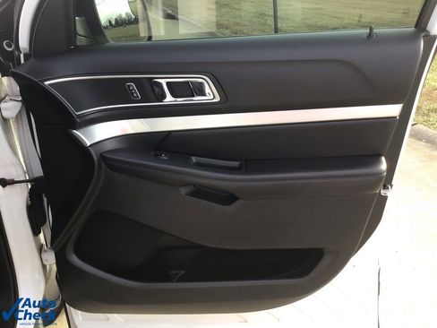 Used 2017 Ford Explorer XLT image 21