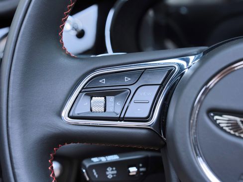 Used 2022 Bentley Bentayga AWD/4WD image 61