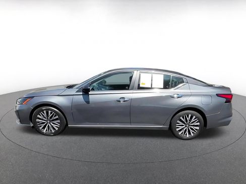 Used 2025 Nissan Altima 2.5 SV FWD image 7