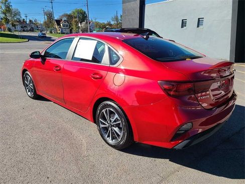 Used 2023 Kia Forte LXS image 9