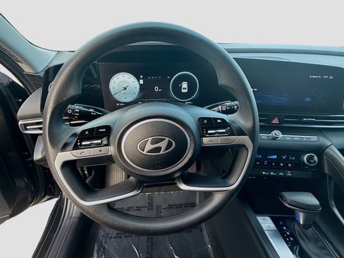 Used 2024 Hyundai Elantra SEL image 8