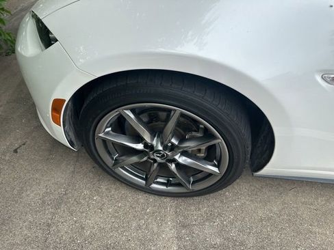 Used 2023 MAZDA MX-5 Miata Grand Touring RWD image 9