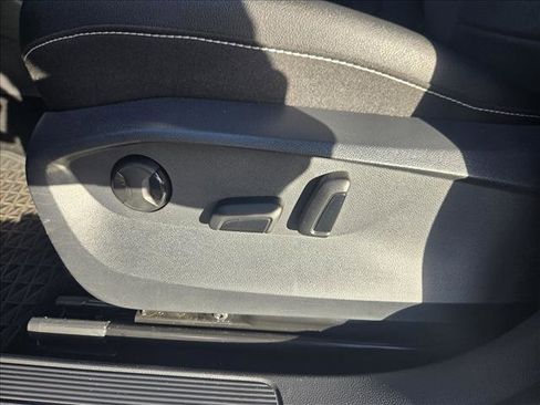 Certified 2024 Volkswagen Taos SE image 15