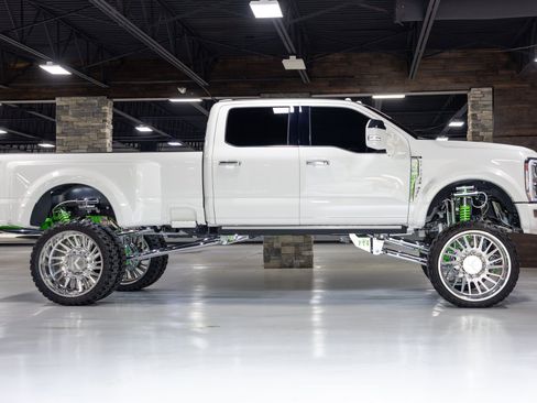 Used 2024 Ford F450 Limited w/ FX4 Off-Road Package AWD/4WD image 31