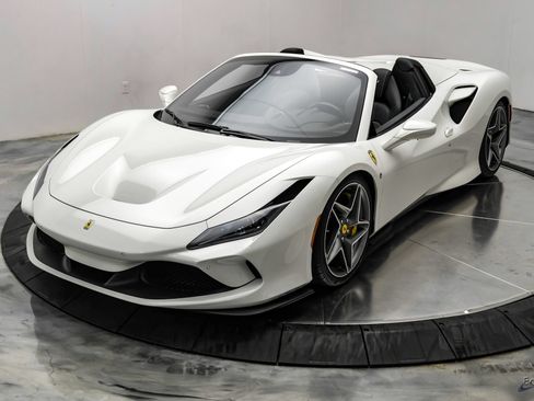 Used 2022 Ferrari F8 Tributo RWD image 8