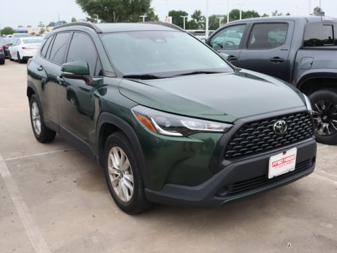 Used 2023 Toyota Corolla Cross LE FWD image 2