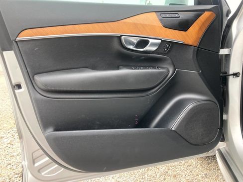 Used 2022 Volvo XC90 T6 Momentum w/ Climate Package image 21