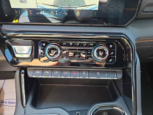 Used 2024 GMC Sierra 1500 AT4 w/ Technology Package image 18