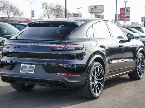 Used 2023 Porsche Cayenne Platinum Edition image 4