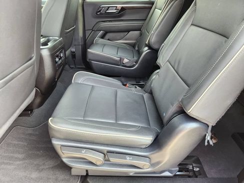 Used 2025 Chevrolet Suburban Premier RWD image 30