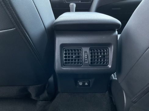 Used 2025 Toyota Camry SE image 18