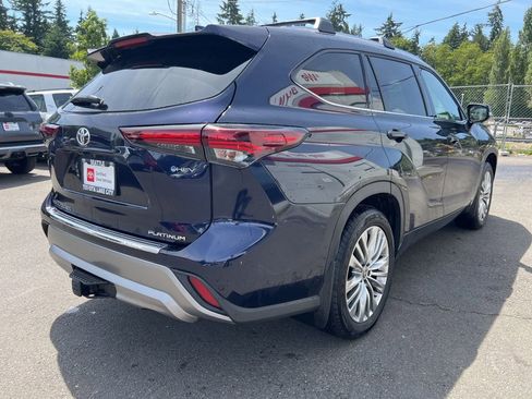 Used 2025 Toyota Highlander Platinum AWD/4WD image 4