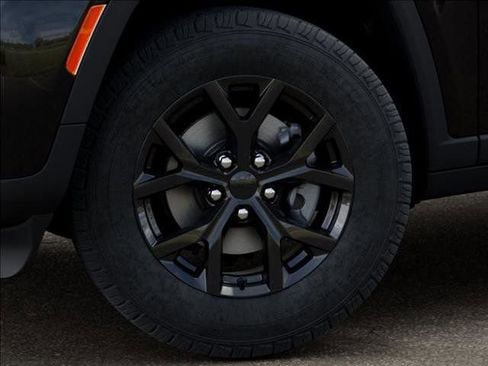 New 2026 Jeep Grand Cherokee Altitude RWD image 8