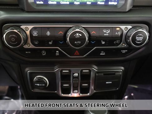Used 2023 Jeep Gladiator Overland w/ Cold Weather Group AWD/4WD image 5