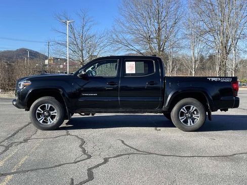 Used 2019 Toyota Tacoma TRD Sport w/ TRD Premium Sport Package image 2