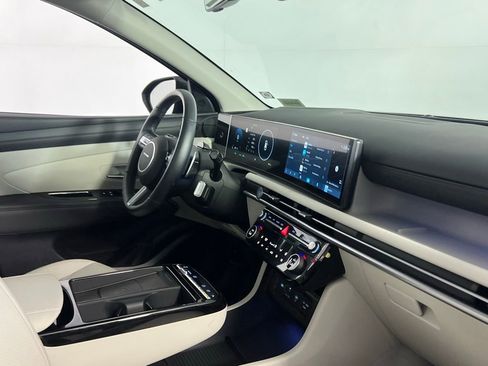 Used 2025 Hyundai Tucson Limited image 35