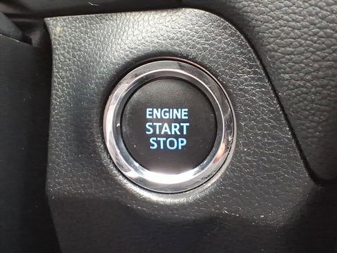 Used 2020 Toyota RAV4 XLE Premium image 19