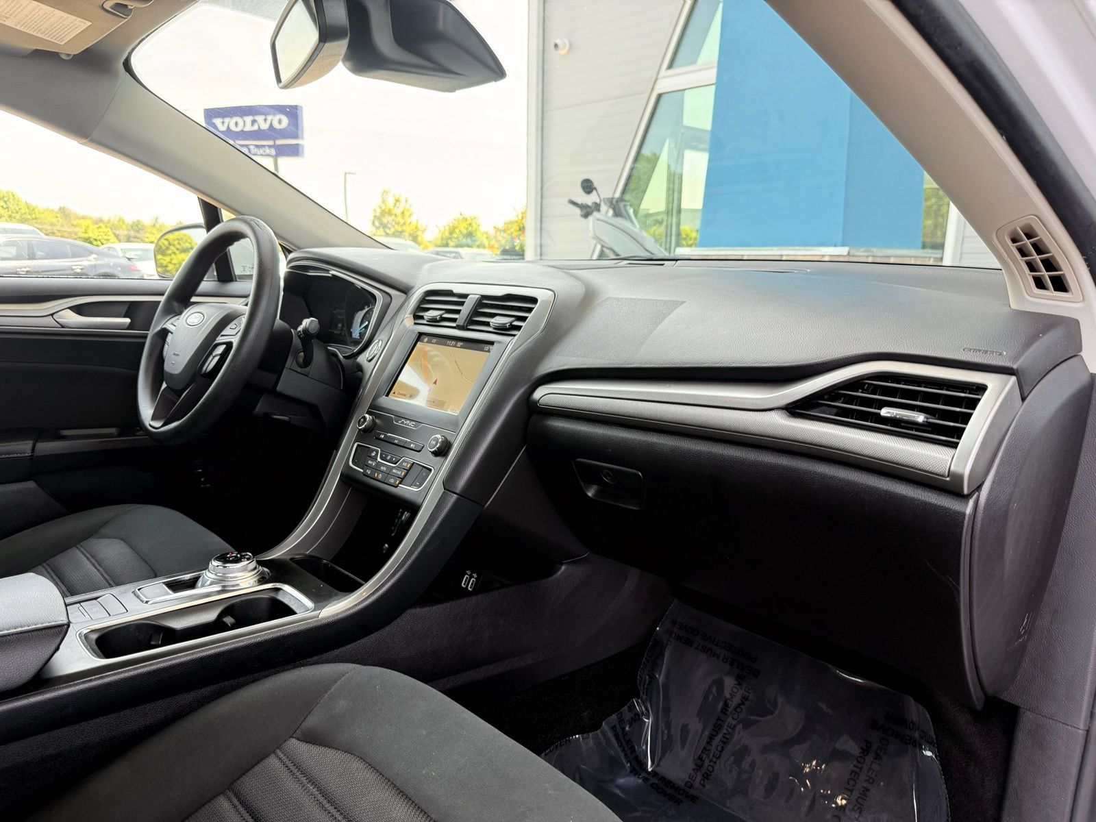Used 2019 Ford Fusion SE FWD image 21