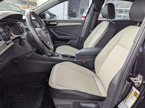 Used 2019 Volkswagen Jetta R-Line FWD image 19