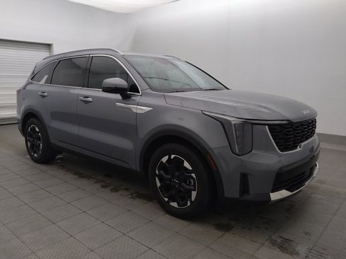 Used 2024 Kia Sorento S FWD image 11