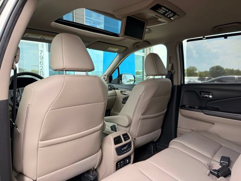 Used 2018 Honda Pilot Touring image 21