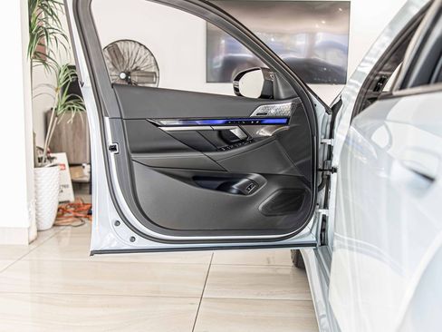 Used 2025 BMW M5 w/ Carbon Package image 32