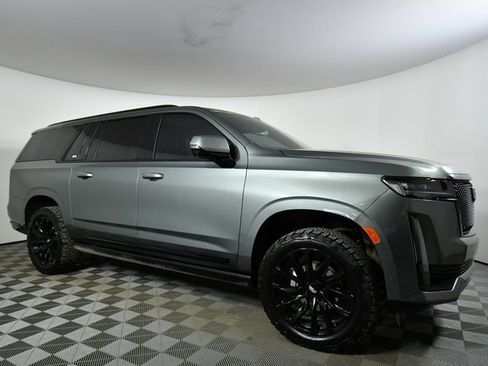 Used 2023 Cadillac Escalade ESV Sport w/ LPO, ONYX Package image 7