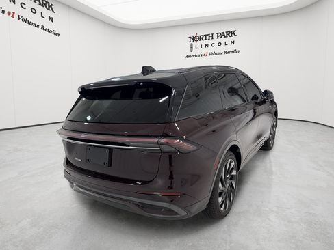 Used 2025 Lincoln Nautilus Reserve AWD/4WD image 5