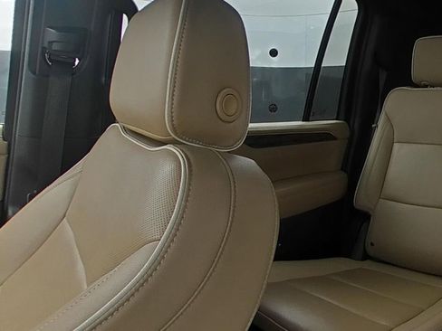 Used 2024 Chevrolet Suburban Premier RWD image 9