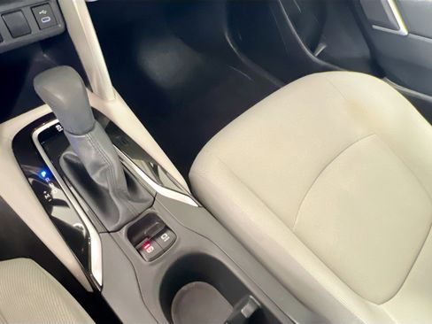 Used 2025 Toyota Corolla Cross L image 25