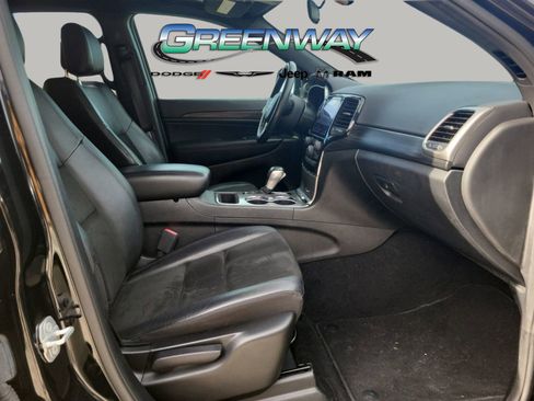 Used 2021 Jeep Grand Cherokee Laredo X image 10