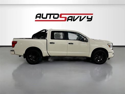Used 2023 Nissan Titan SV w/ SV Convenience Package image 8