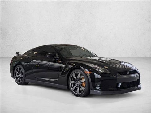Used 2009 Nissan GT-R Premium image 3