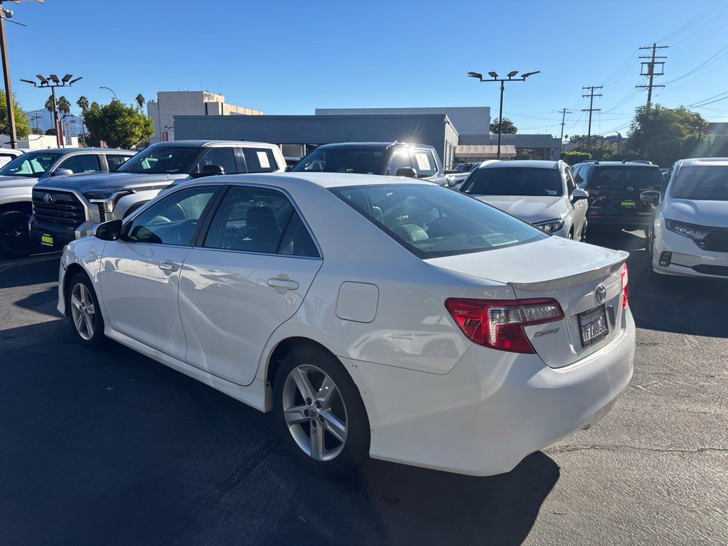 Used 2014 Toyota Camry SE FWD image 6
