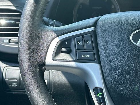 Used 2013 Hyundai Accent SE FWD image 10