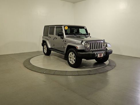 Used 2017 Jeep Wrangler Unlimited Sahara w/ Max Tow Package AWD/4WD image 8