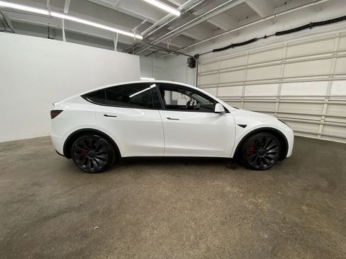 Used 2024 Tesla Model Y Performance image 7