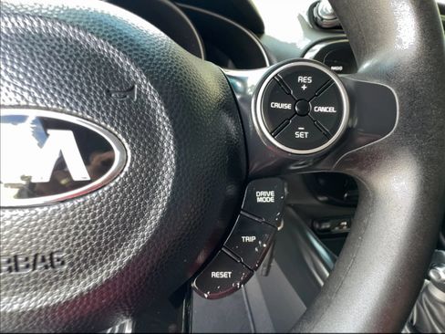 Used 2019 Kia Soul + FWD image 19