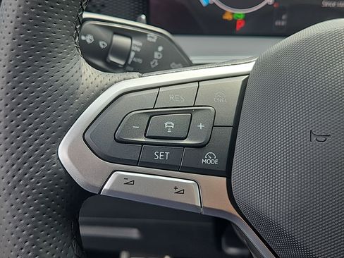 New 2026 Volkswagen Tiguan SE R-Line image 13