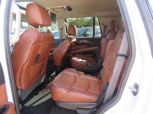 Used 2017 Cadillac Escalade Luxury AWD/4WD image 19