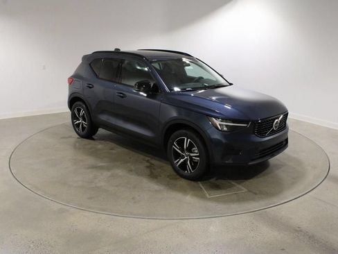 Used 2026 Volvo XC40 B5 Core w/ Climate Package AWD/4WD image 7