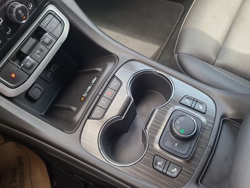 Used 2023 GMC Acadia SLT AWD/4WD image 21