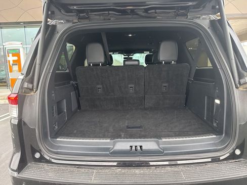 Used 2024 Lincoln Navigator L 4WD image 3